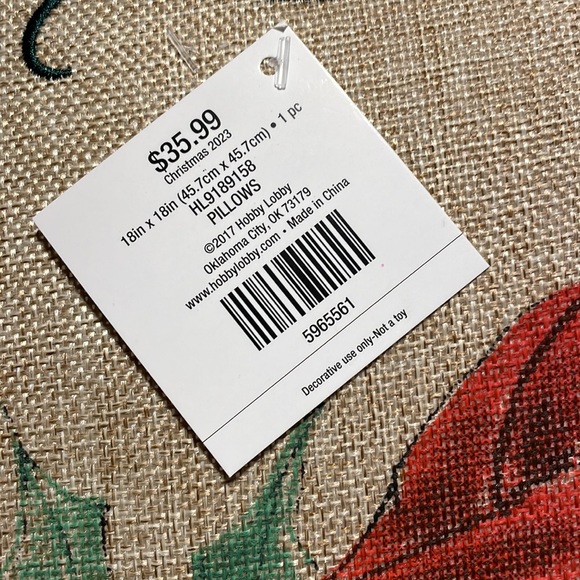 NWT Merry Christmas Holiday Cardinal Bird Accent Throw Pillow Set (2) 18 x 18 - Picture 2 of 3